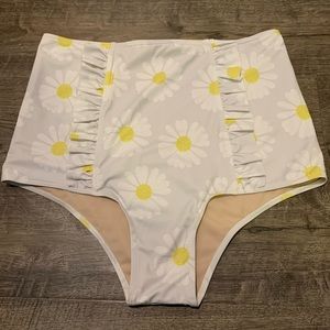 Front ruffle bottoms